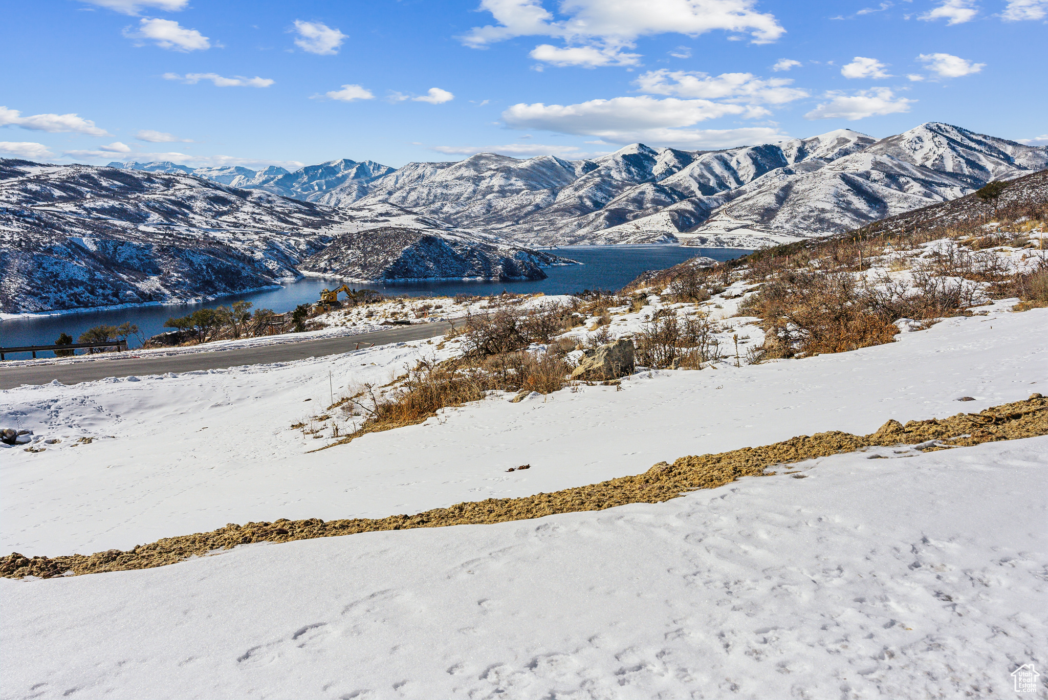 This exceptional homesite is situated near the highly desired western edge of the Cougar Moon neighborhood. The 0.61 acre corner lot features sweeping views of the Jordanelle Reservoir and Wasatch Mountain Range, spanning all the way from Deer Valley Ski Resort to Mt. Timpanogos! The gently sloping topography of this homesite will provide a perfect opportunity for a downhill build that will offer warm southern exposure from the rear of the home and outdoor living spaces. Build your mountain dream home in one of Park City's most unique locations! Purchase price includes the $200,000 Talisker Club membership deposit and access to Park City's only four-club private community which includes Tuhaye, The Tower Club at Deer Valley, Courchevel Bistro on Main Street, and Backcountry Outpost.