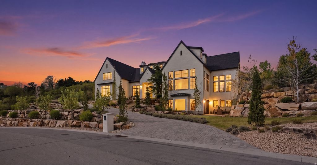 Photo of 11 E CROSS HILL LN, Sandy, UT 84092 (MLS # 2151660)