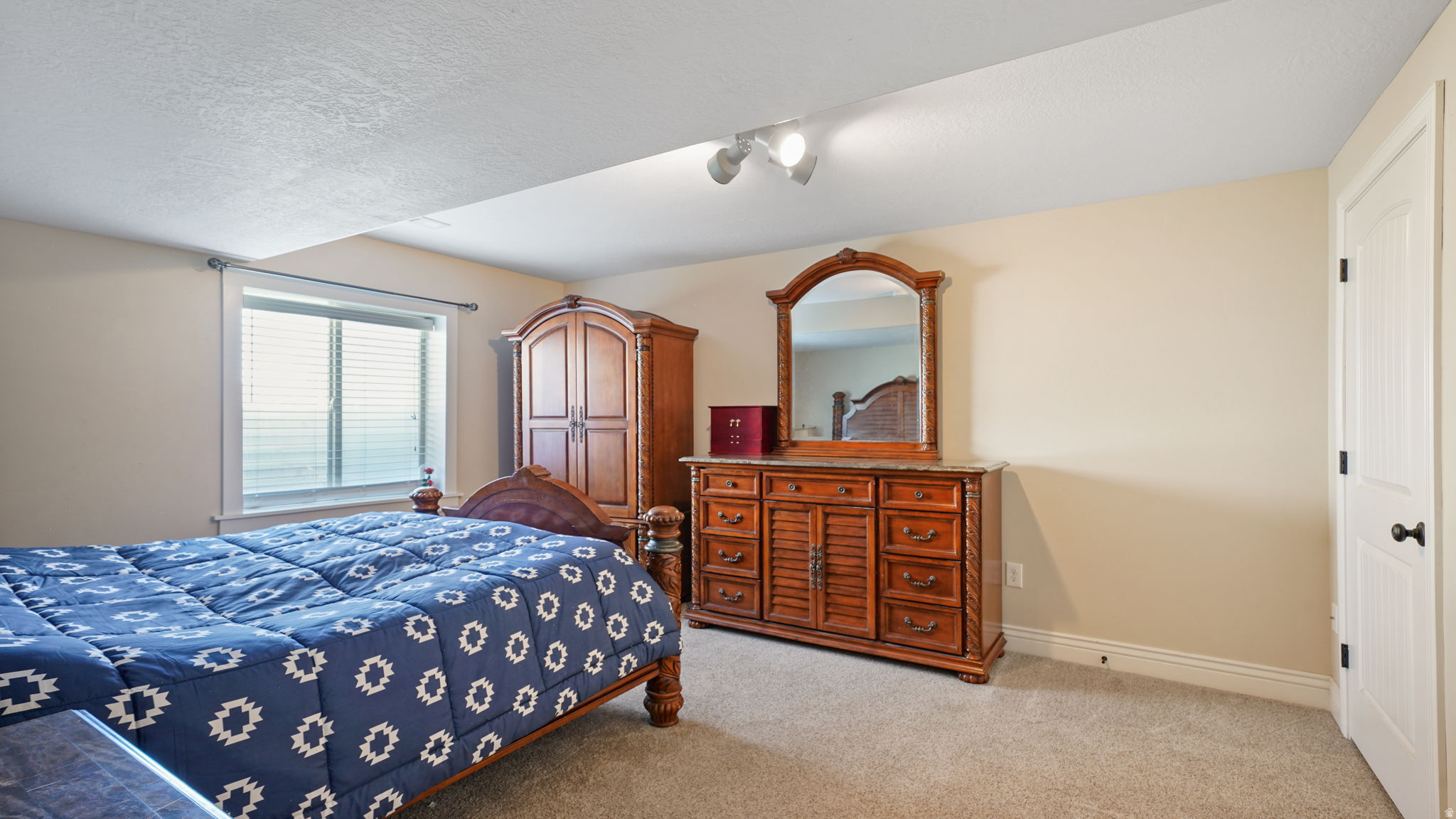 SIERRA ESTATES - Residential