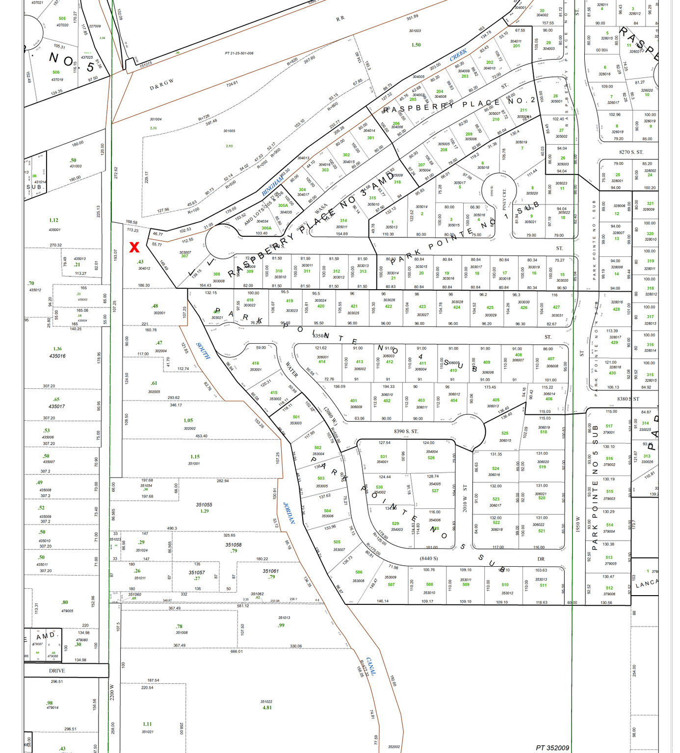 Main image without alt text