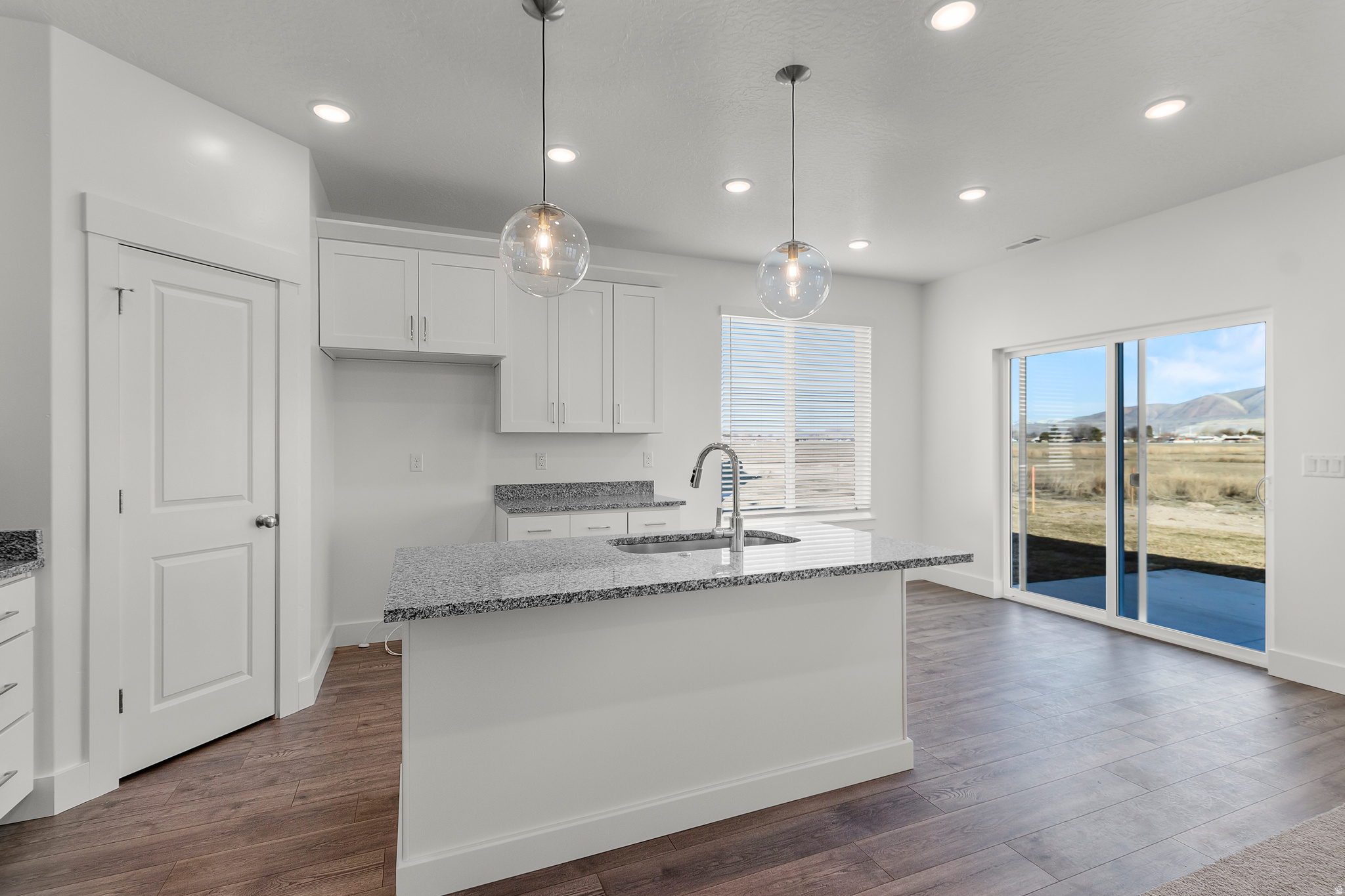 ENVISION ESTATES - Residential