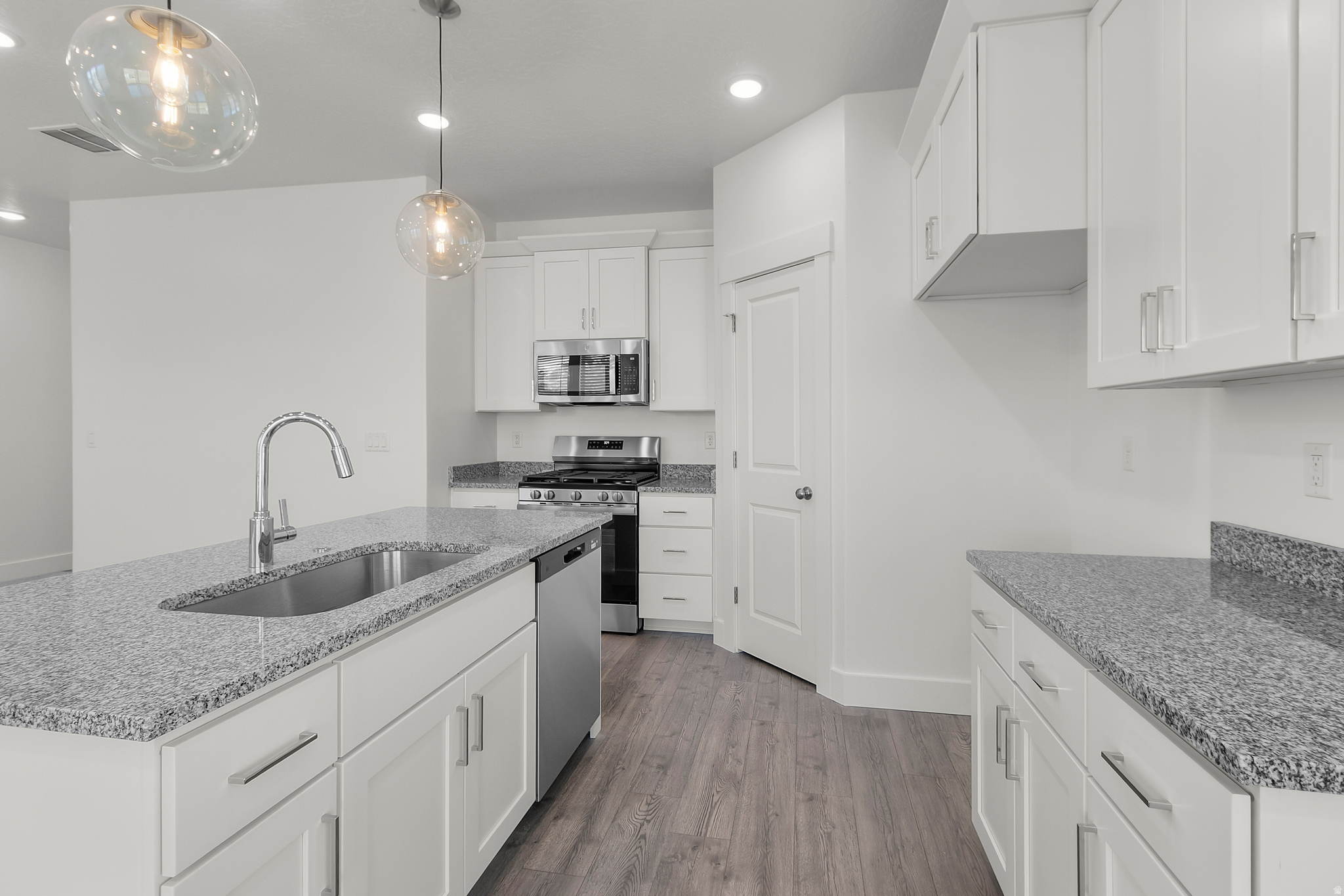 ENVISION ESTATES - Residential