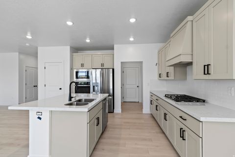 Tiny photo for 2816 W AURORA AVE, Mapleton, UT 84664 (MLS # 2150128)