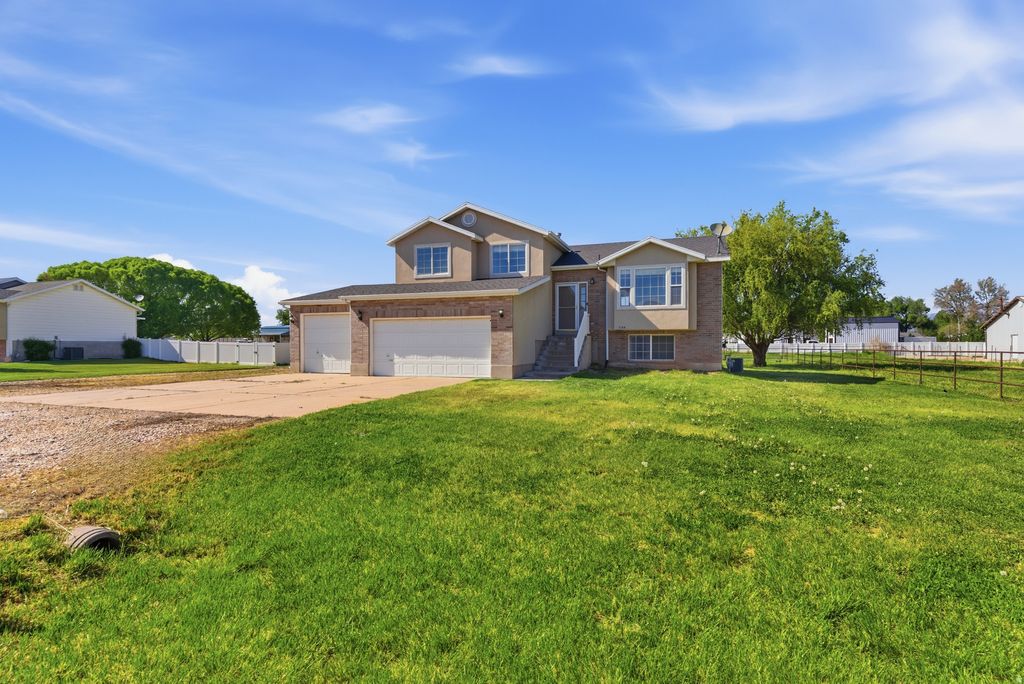 Photo of 5144 W 4525 S, Hooper, UT 84315 (MLS # 2158176)