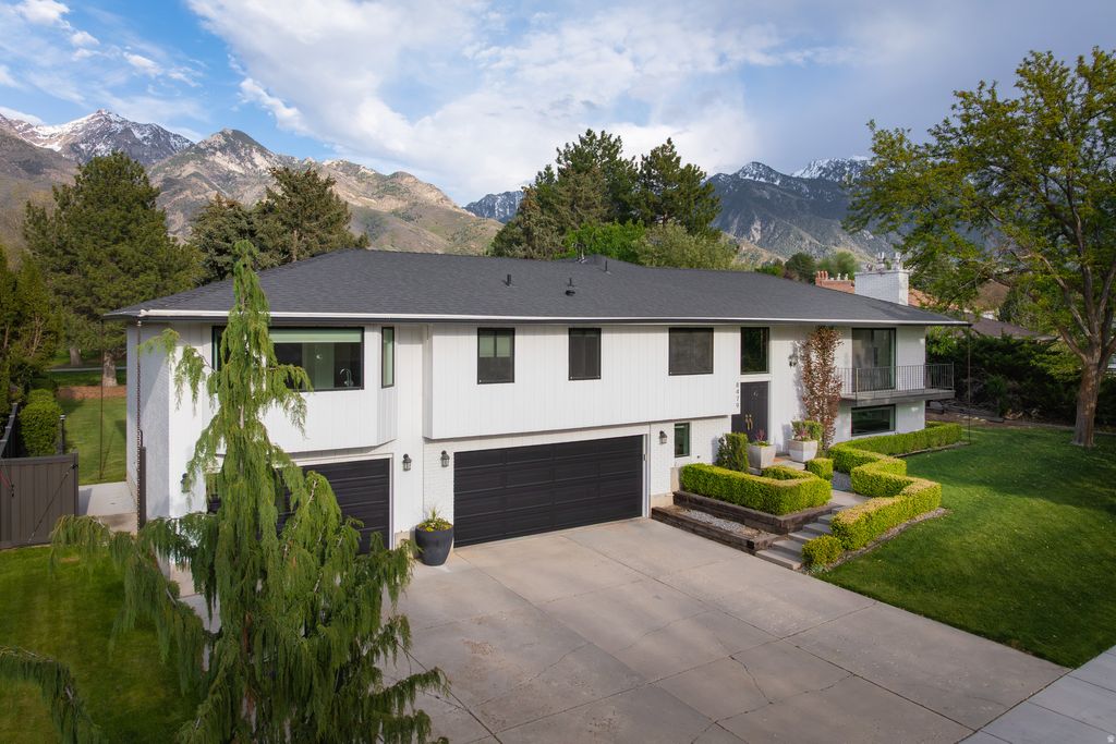 Photo of 8479 S ESCALANTE DR, Sandy, UT 84093 (MLS # 2156108)