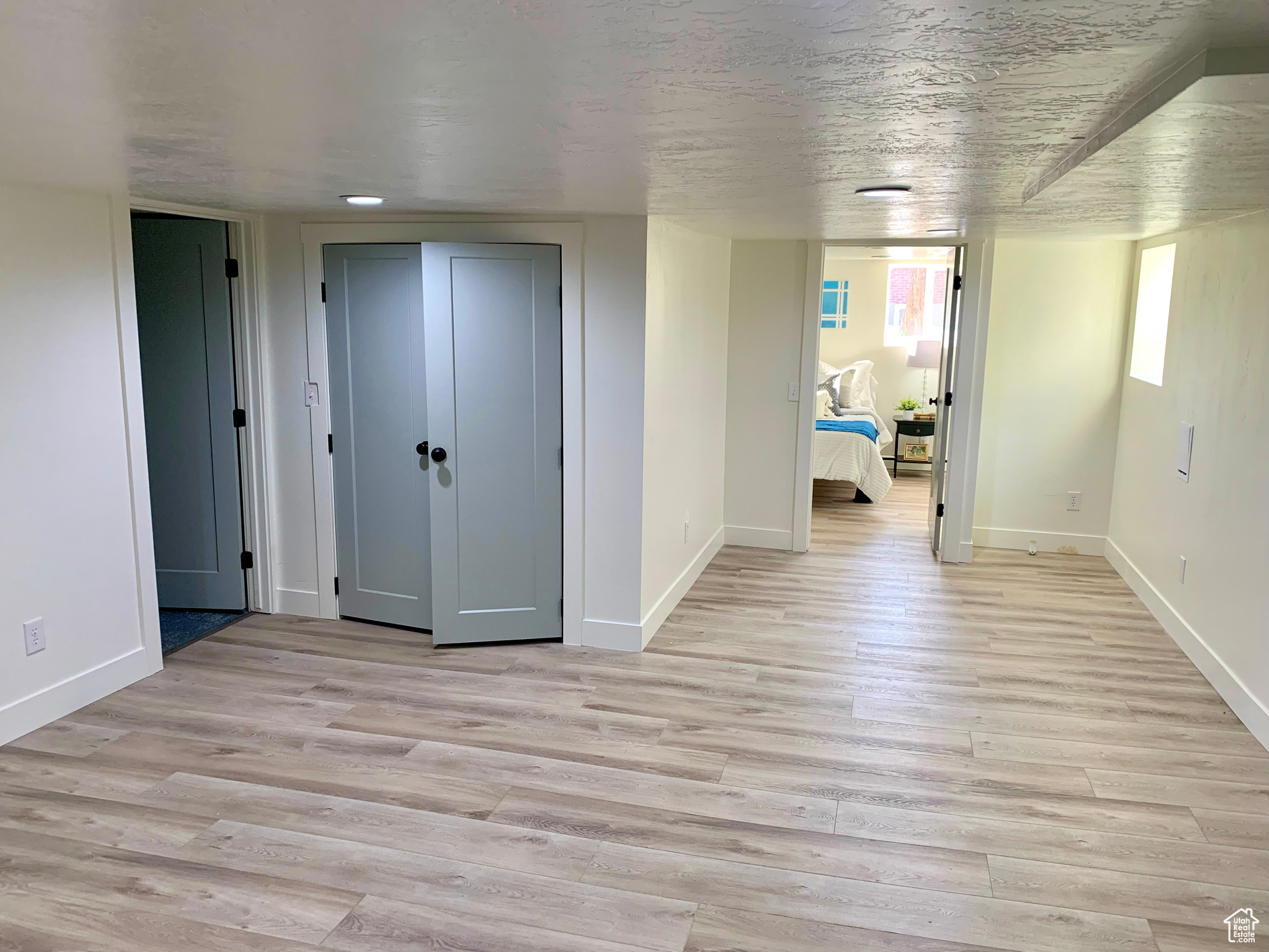 Salt Lake City, Utah 84102, United States, 3 Bedrooms Bedrooms, ,3 BathroomsBathrooms,Residential,Pending,21456