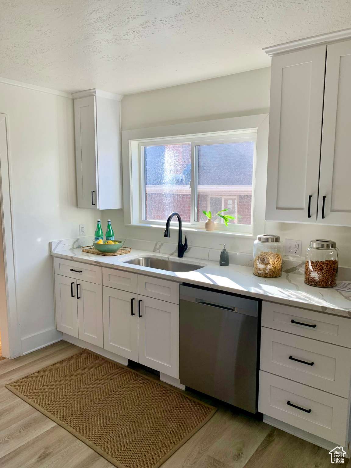 Salt Lake City, Utah 84102, United States, 3 Bedrooms Bedrooms, ,3 BathroomsBathrooms,Residential,Pending,21456