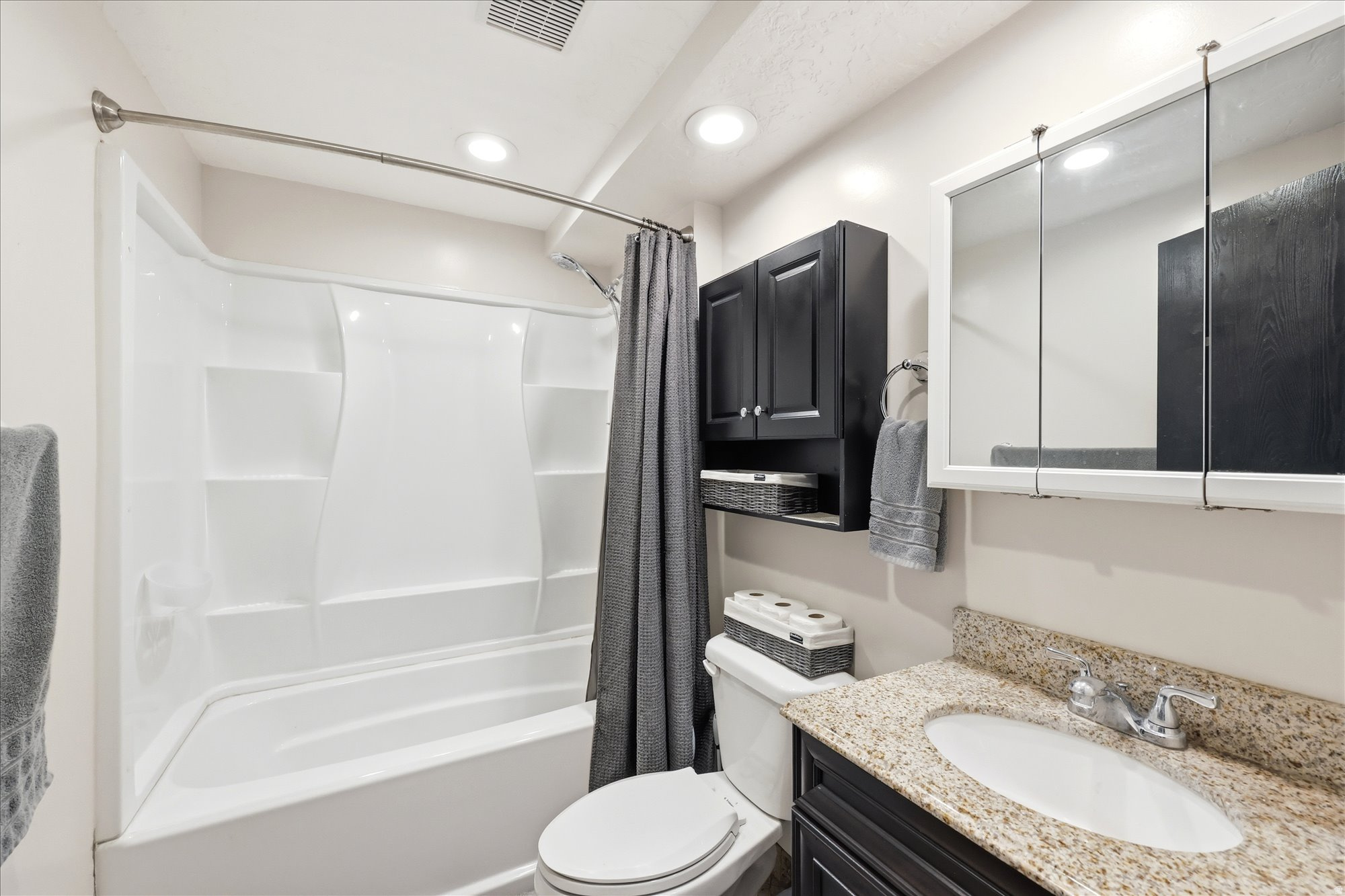 LAURE LEA NO, 2 - Residential