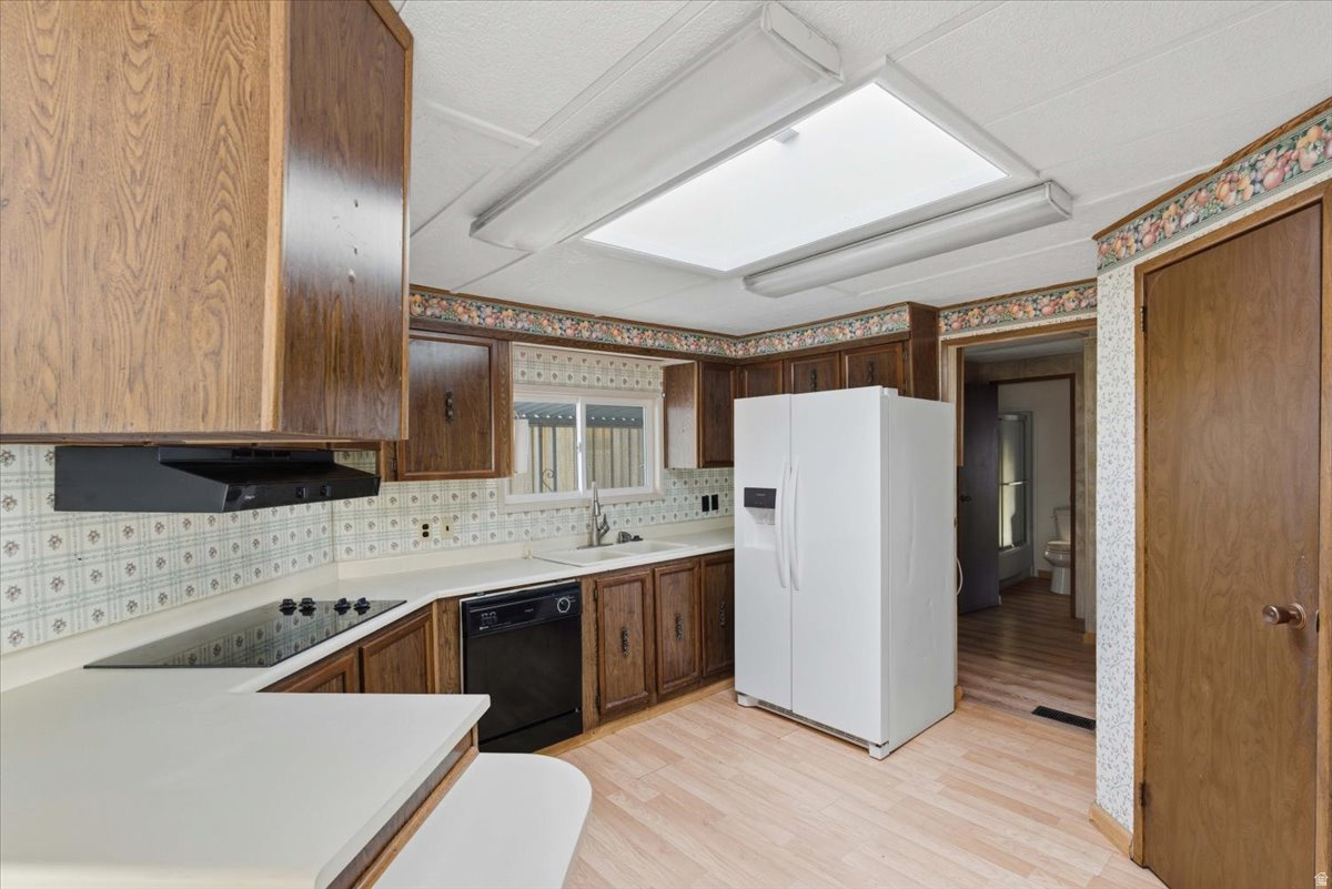 COUNTRY MEADOWS COMMUNITY - Residential