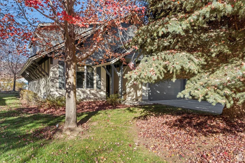 Photo of 1097 N MATTERHORN CT W, Midway, UT 84049 (MLS # 2119492)