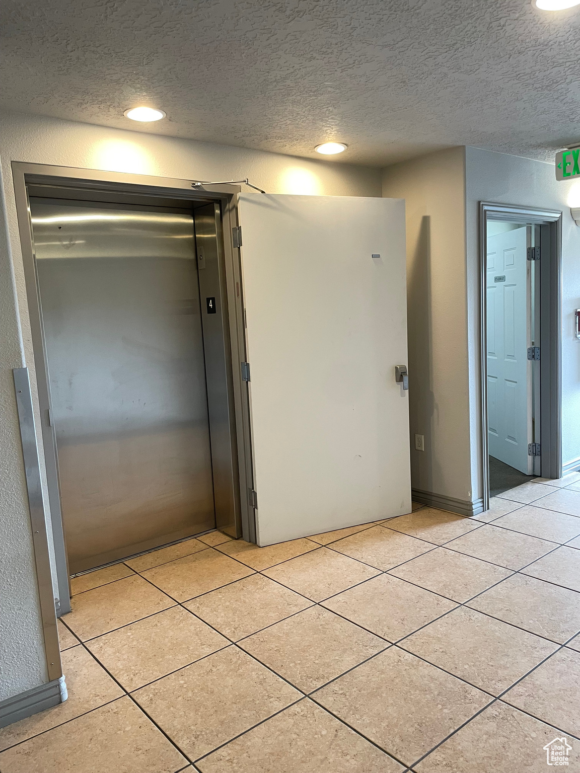 MILLCREEK HOLLOW CONDOMINIUMS - Residential Lease