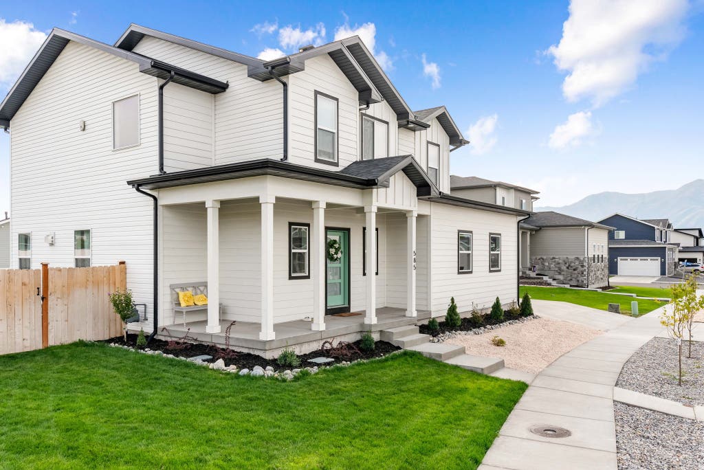 Photo of 585 W 20 N, Hyrum, UT 84319 (MLS # 2163254)