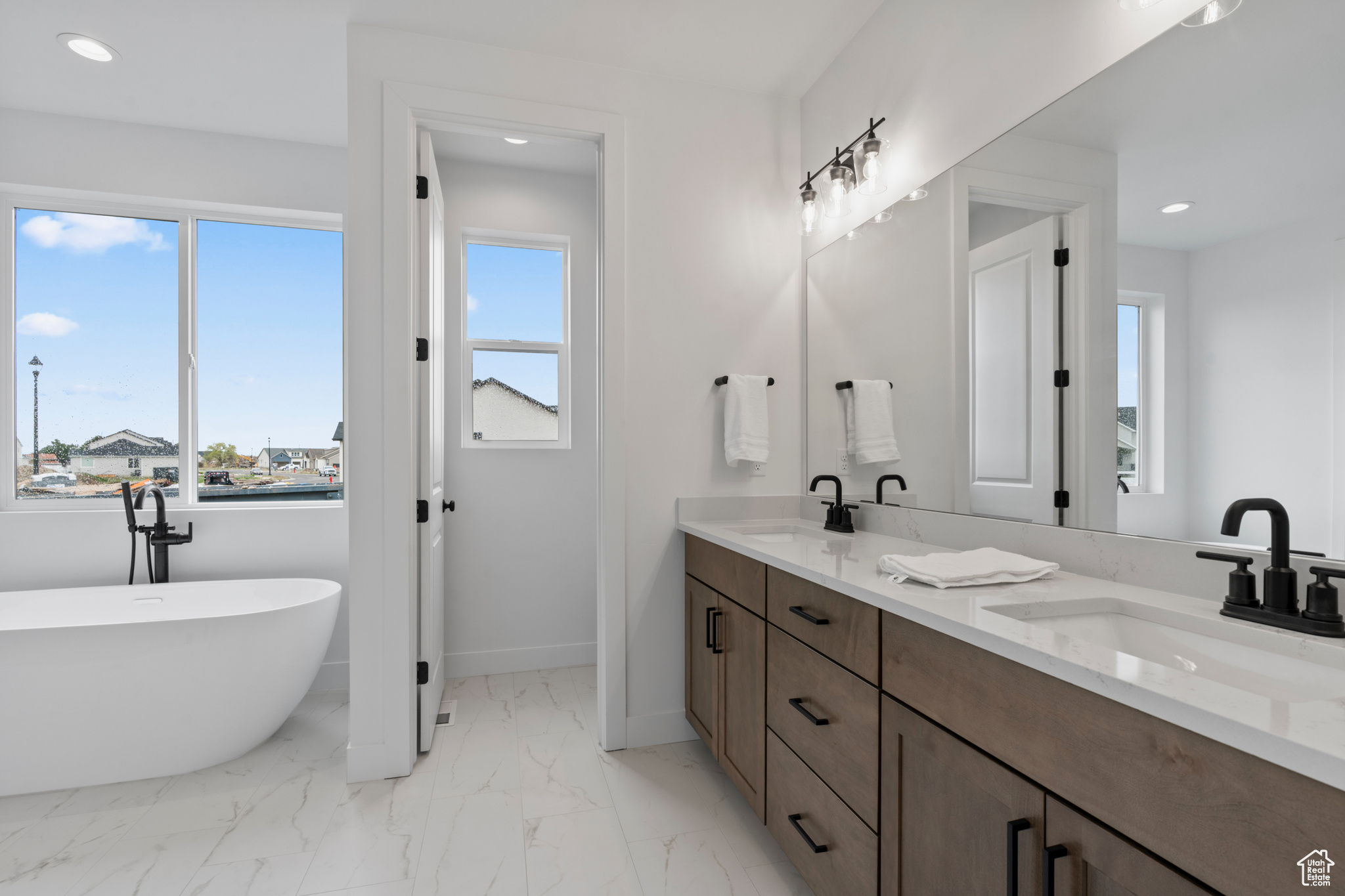 BROWNS MEADOW - Residential