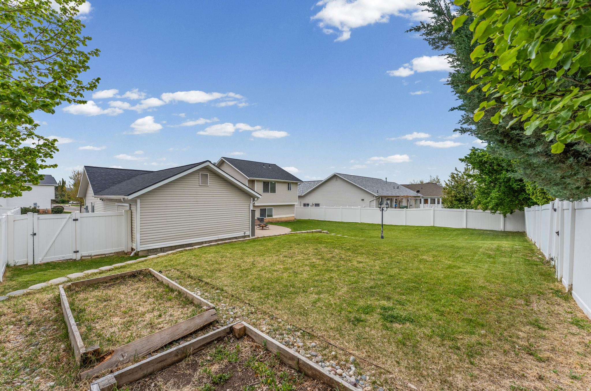 LARK MEADOWS - Residential