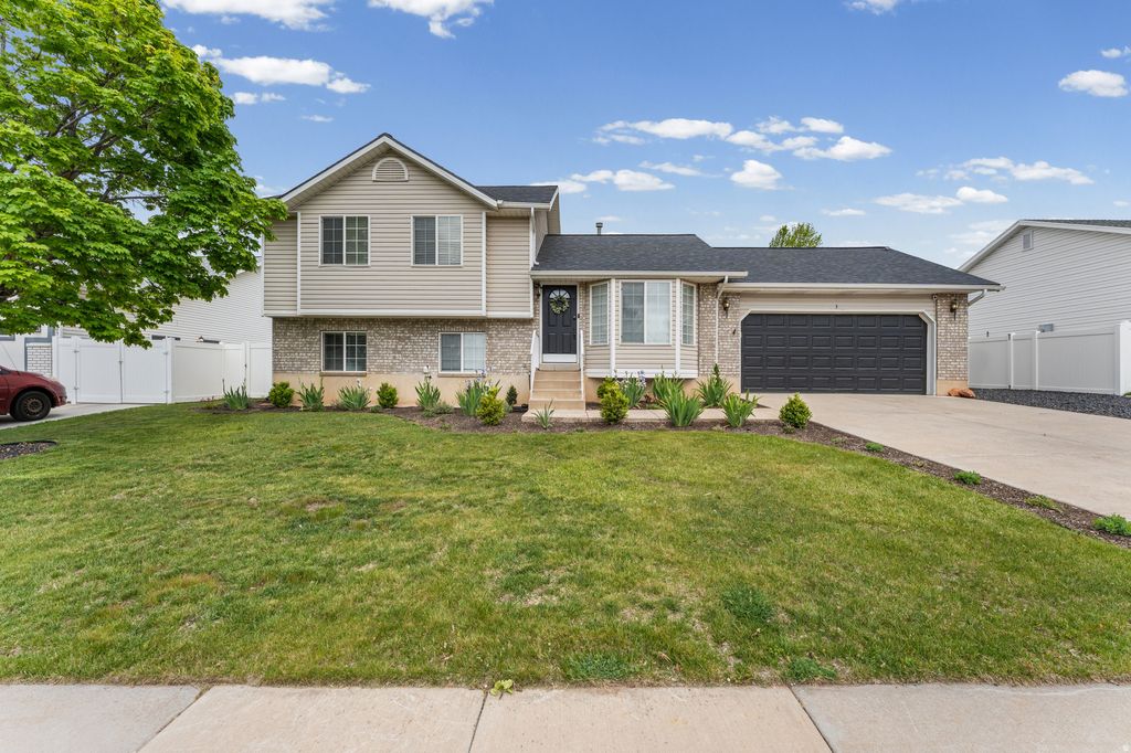 Photo of 3 E ALFRED AVE, Kaysville, UT 84037 (MLS # 2153414)