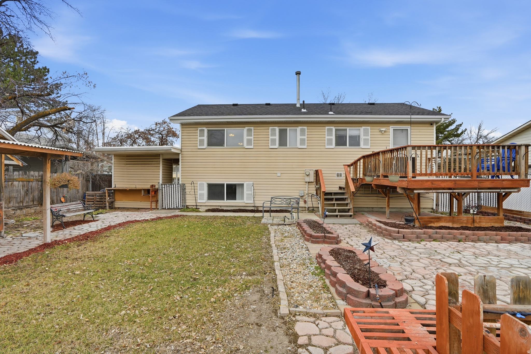 LYNNWOOD ACR - Residential