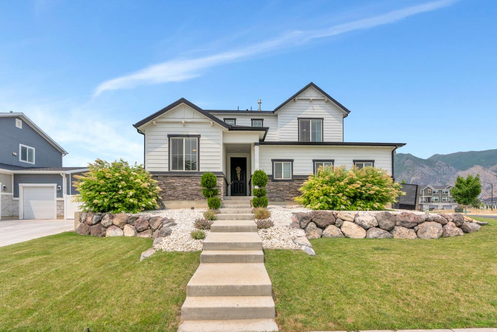 Photo of 956 W 900 S, Springville, UT 84663 (MLS # 2167489)