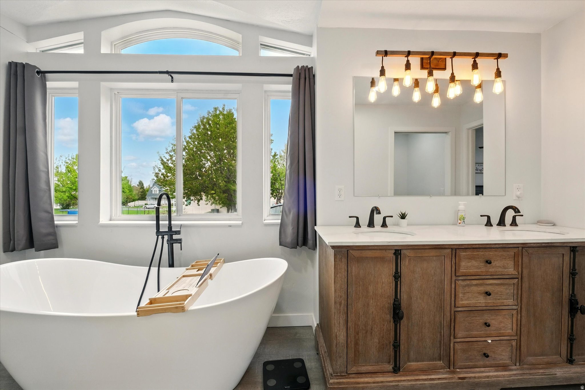 QUARTER CIRCLE JV SU - Residential