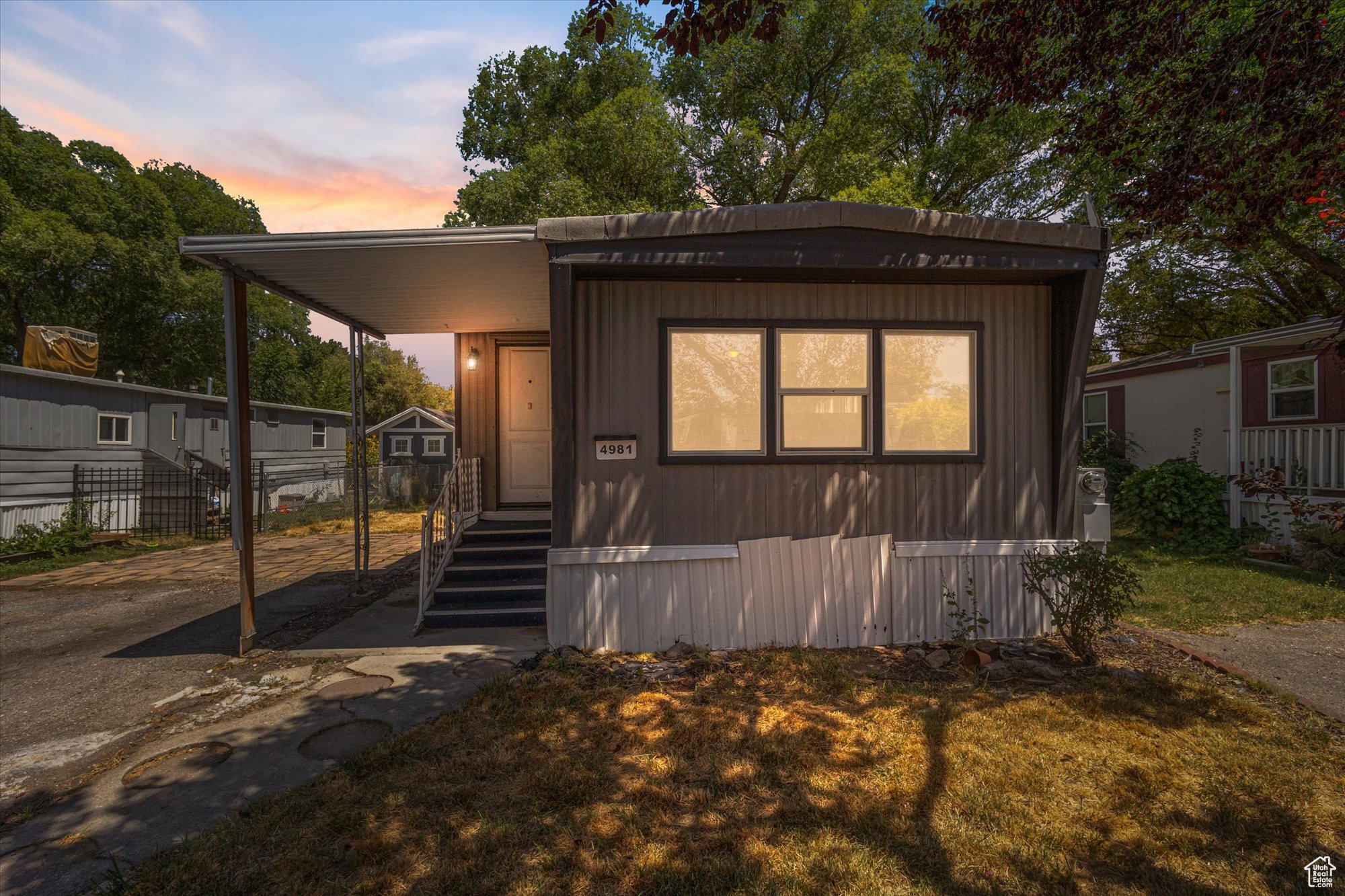 This property is located in the Murray/Cottonwood area, close to Van Winkle which merges into 700 for easy moving around the city. Not to mention the surplus of shops and stores from; Fort Union just a few minutes South, 900 E just to the West, and even Highland drive to the East. This location feels like the epitome of central urban Utah lifestyle.