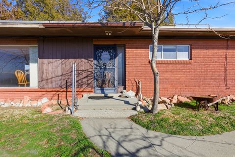 Tiny photo for 1325 E MILNE LN, Cottonwood Heights, UT 84047 (MLS # 2126447)