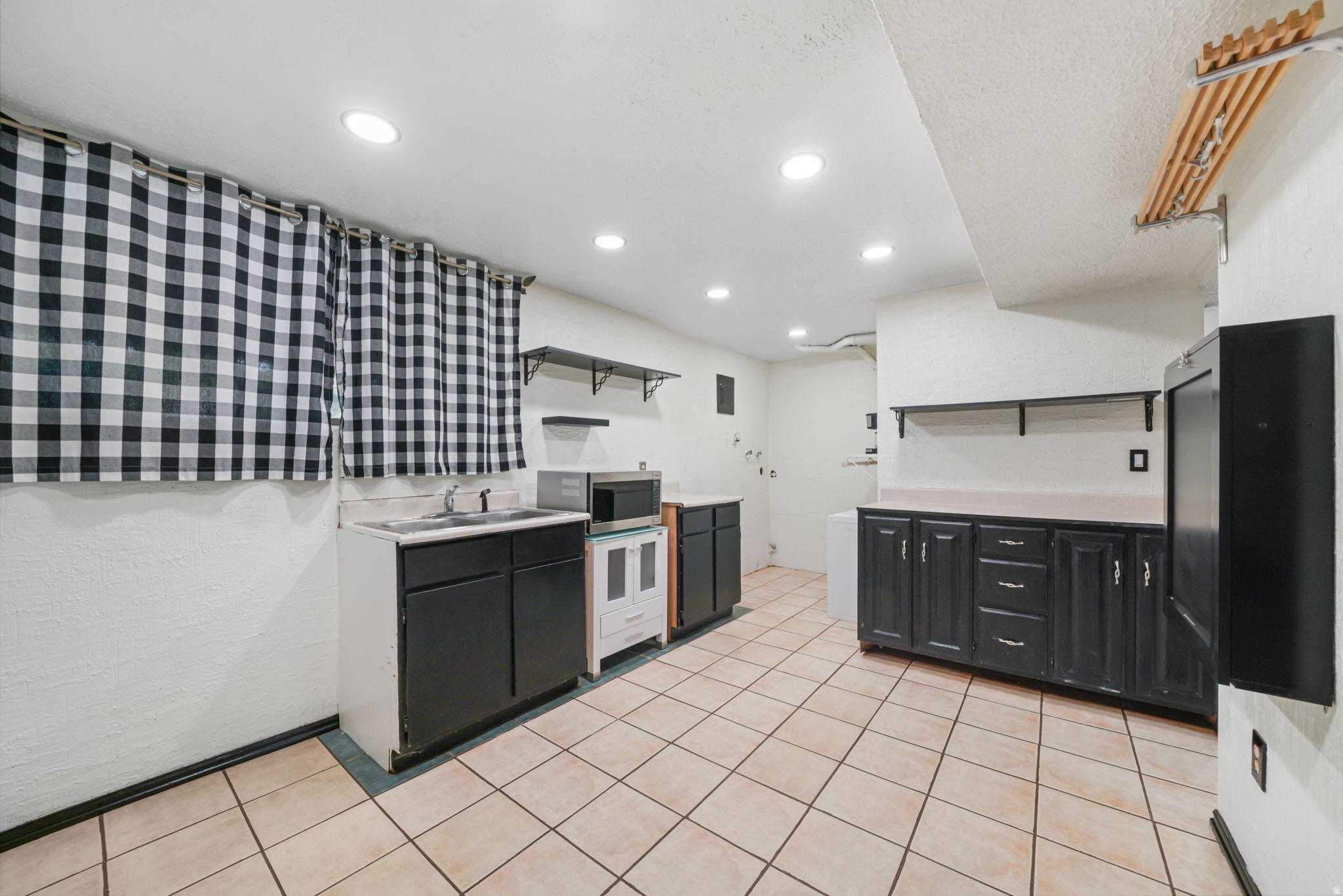COLONY SOUTH - Residential