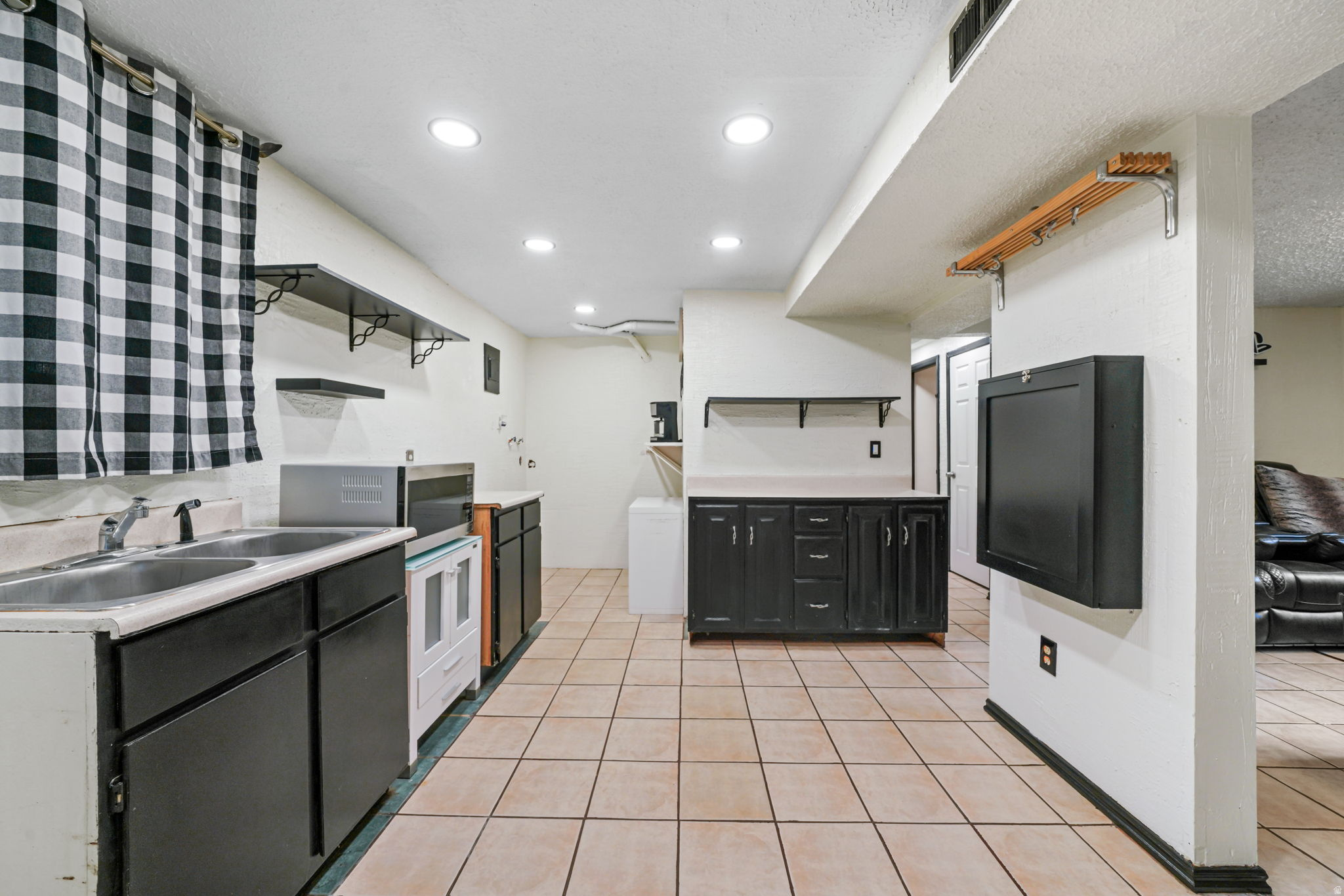 COLONY SOUTH - Residential