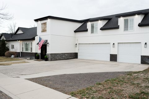 Tiny photo for 745 E MAPLE ST, Mapleton, UT 84664 (MLS # 2139581)