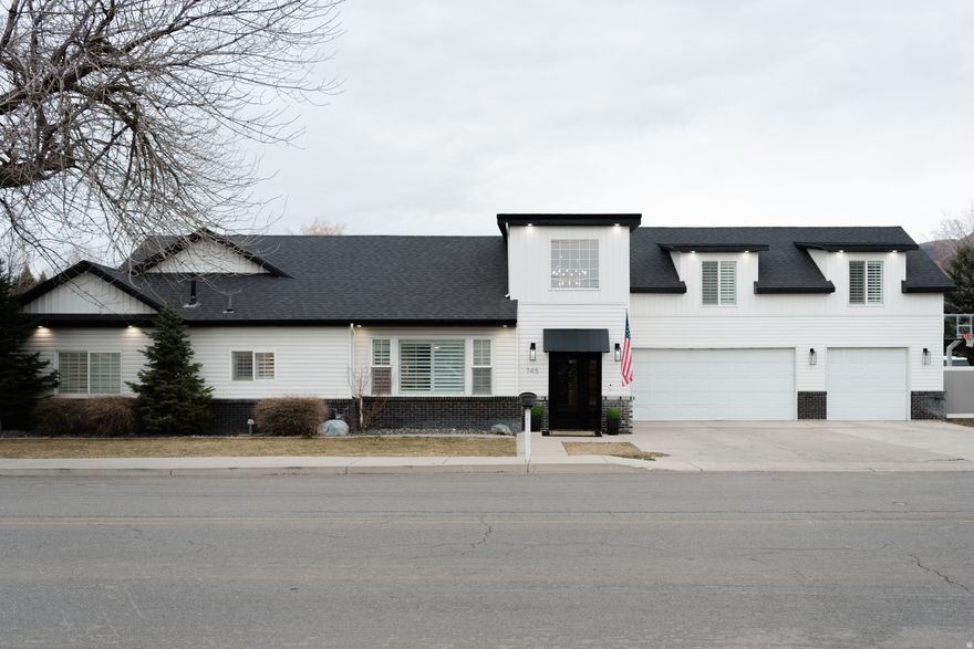 Beautiful remodeled home in Mapleton. This home provides the owner with single floor living and space to entertain guests. It was a huge spacious room above the garage and also a 550 sq foot building in the back yard with a full golf simulator.  Call agent to schedule all showings.   Square footage figures are provided as a courtesy estimate only. Buyer is advised to obtain an independent measurement.