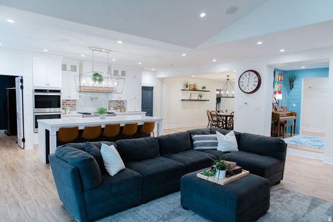 Tiny photo for 745 E MAPLE ST, Mapleton, UT 84664 (MLS # 2139581)