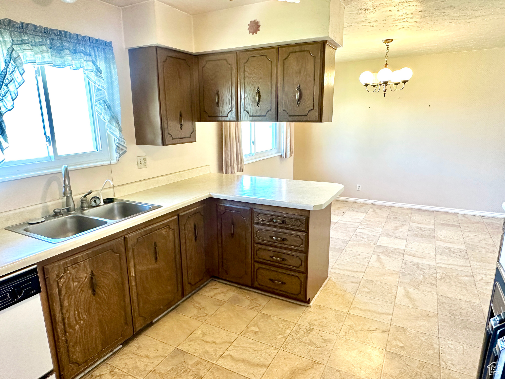 2662 W Toni Lee St, West Jordan, Utah image 13