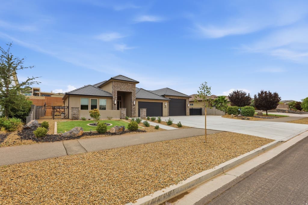 Photo of 3265 S CAMINO REAL, Washington, UT 84780 (MLS # 2175730)