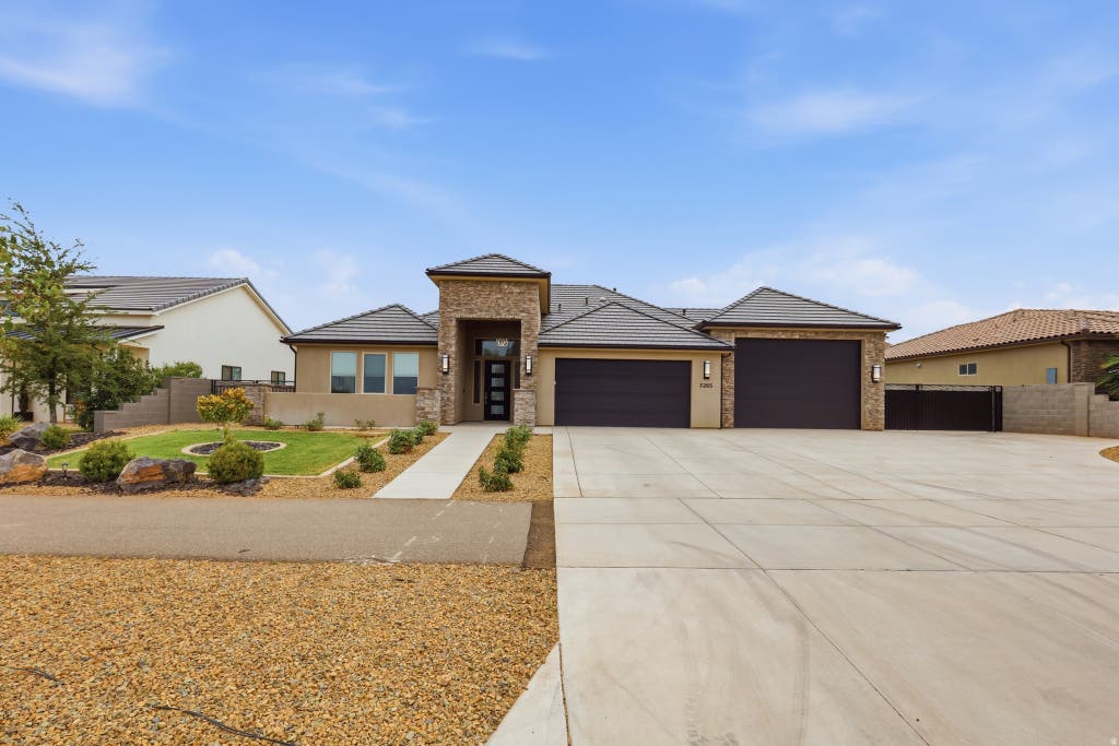 Photo of 3265 S CAMINO REAL, Washington, UT 84780 (MLS # 2175730)
