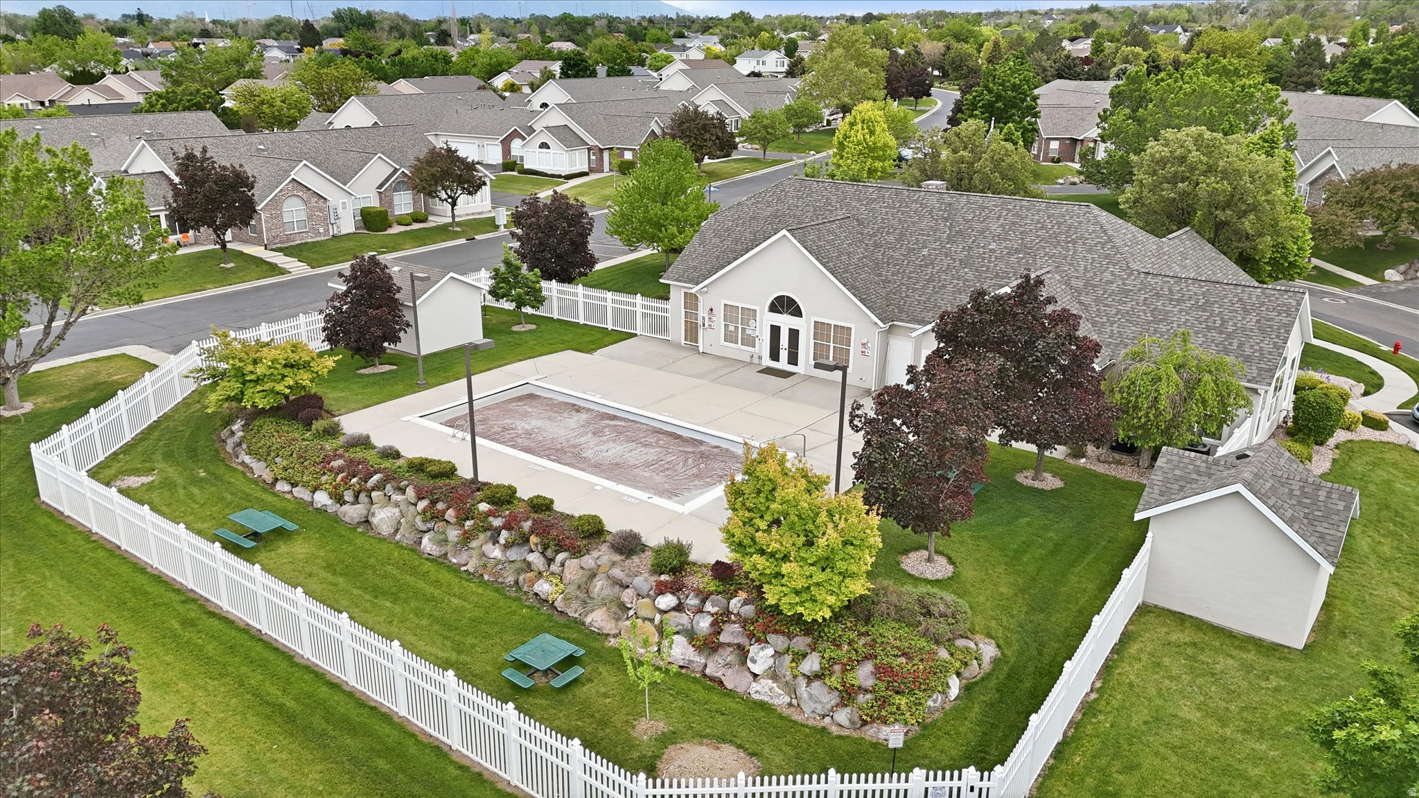 HUNTER VILLAS - Residential