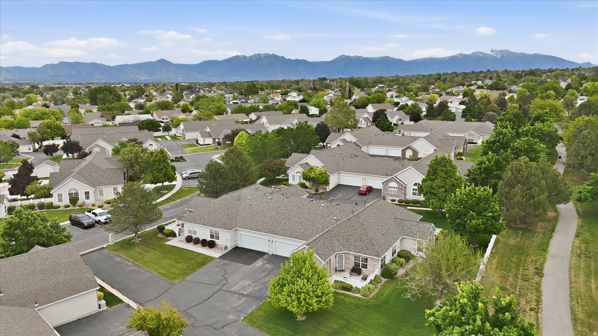 HUNTER VILLAS - Residential