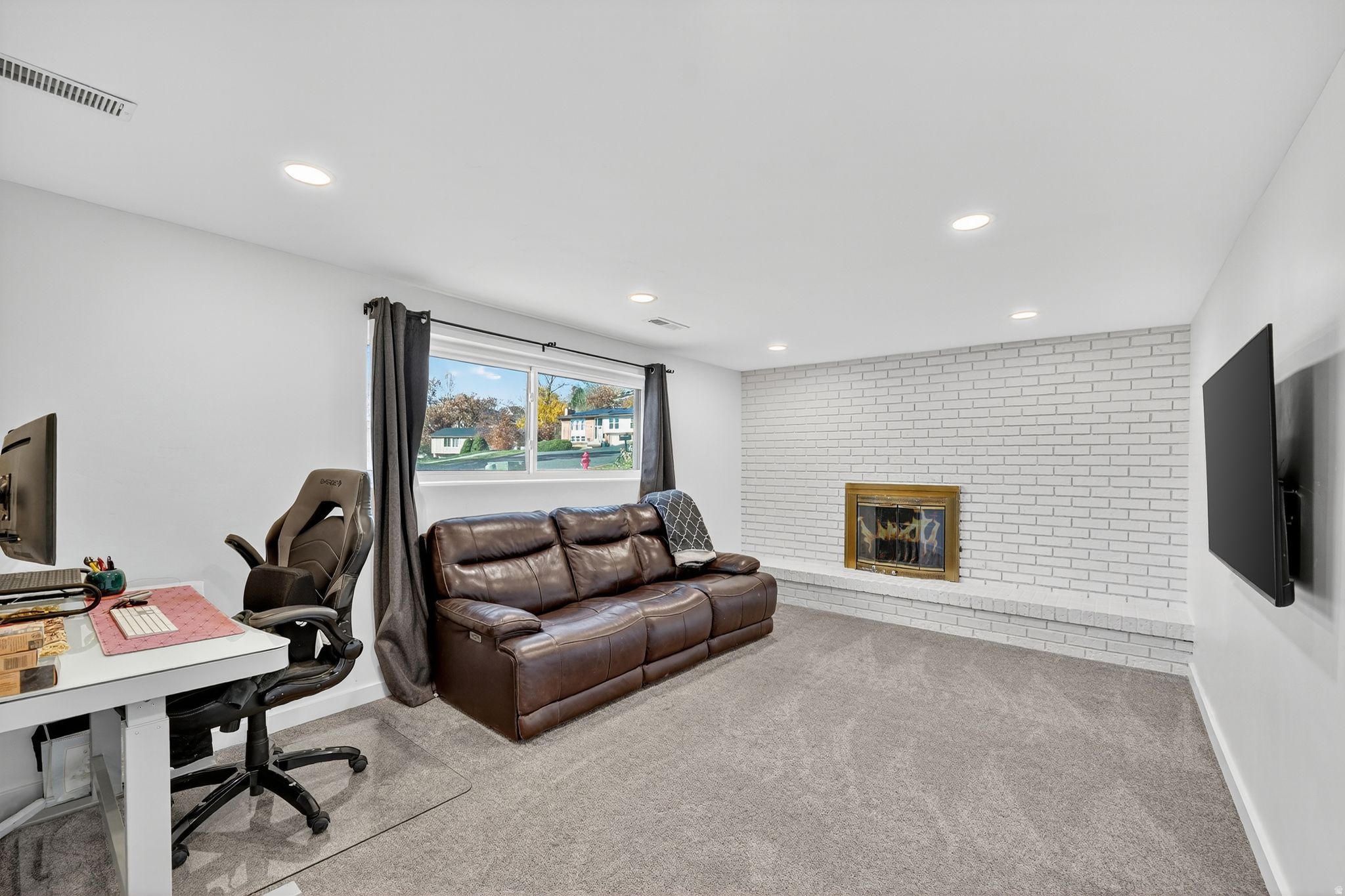 MAIN POINT SOUTH - Residential