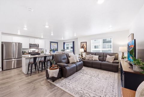 Photo of 1123 W HIDDEN SPRING DR, Santaquin, UT 84655 (MLS # 2173619)