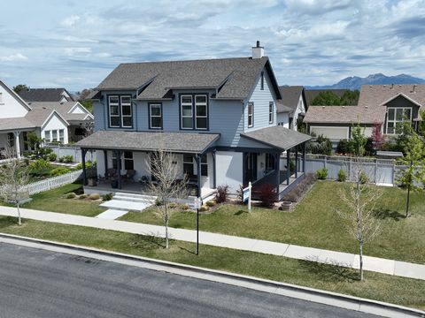Photo of 10993 S OQUIRRH LAKE RD, South Jordan, UT 84009 (MLS # 2145193)