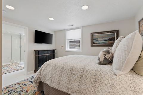 Tiny photo for 2827 S LAKEVIEW DR, Salt Lake City, UT 84109 (MLS # 2158682)