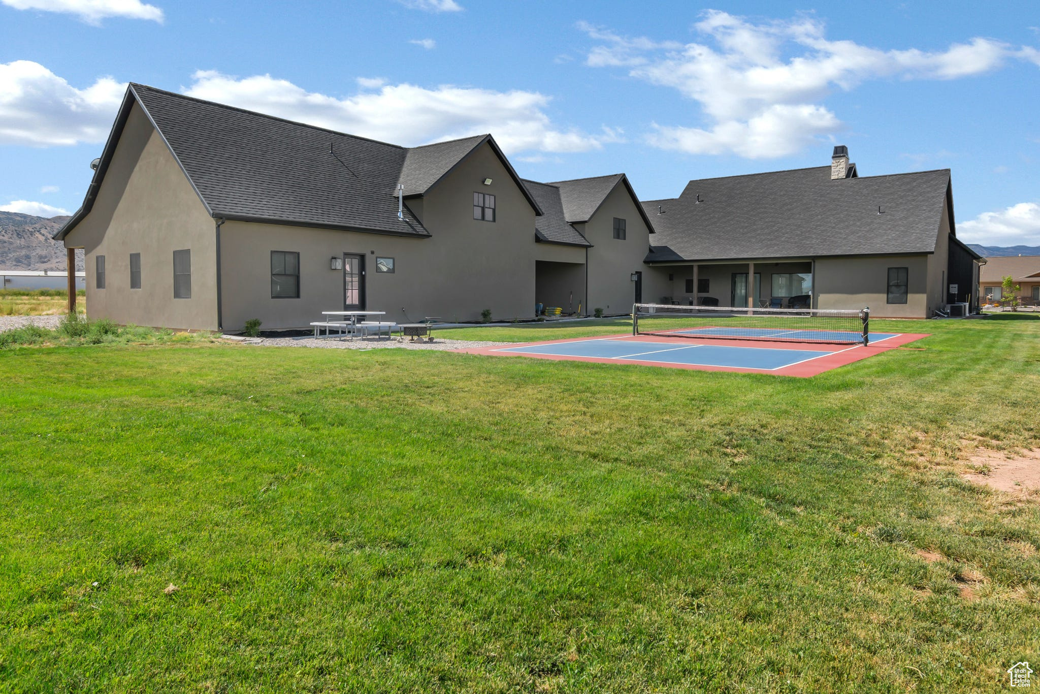 NORTH MEADOW - Residential