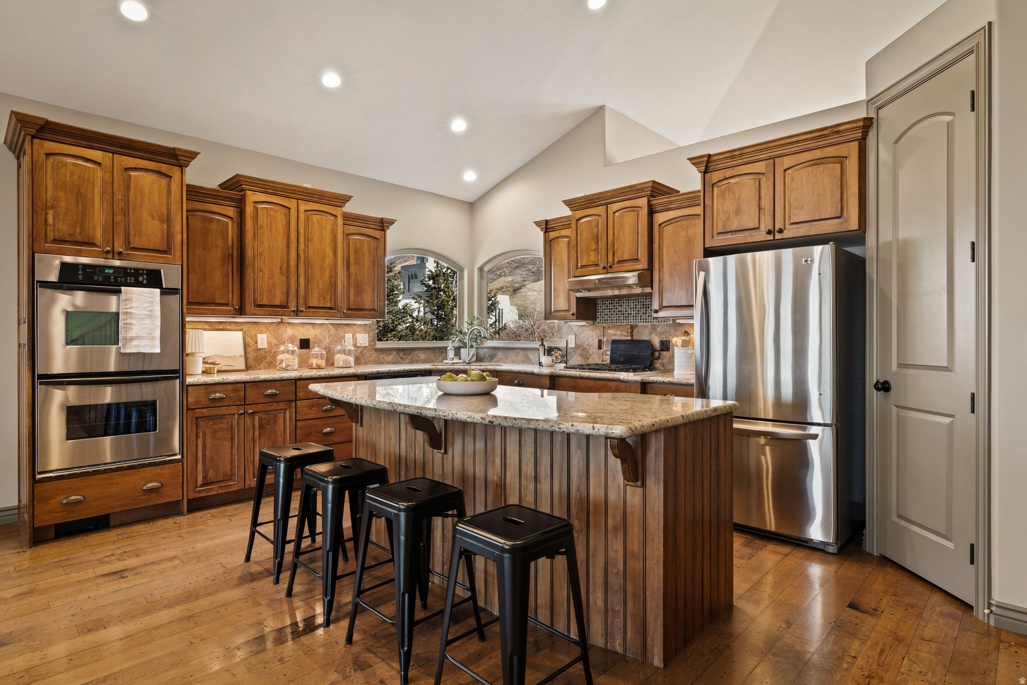 CORNER CANYON - Residential