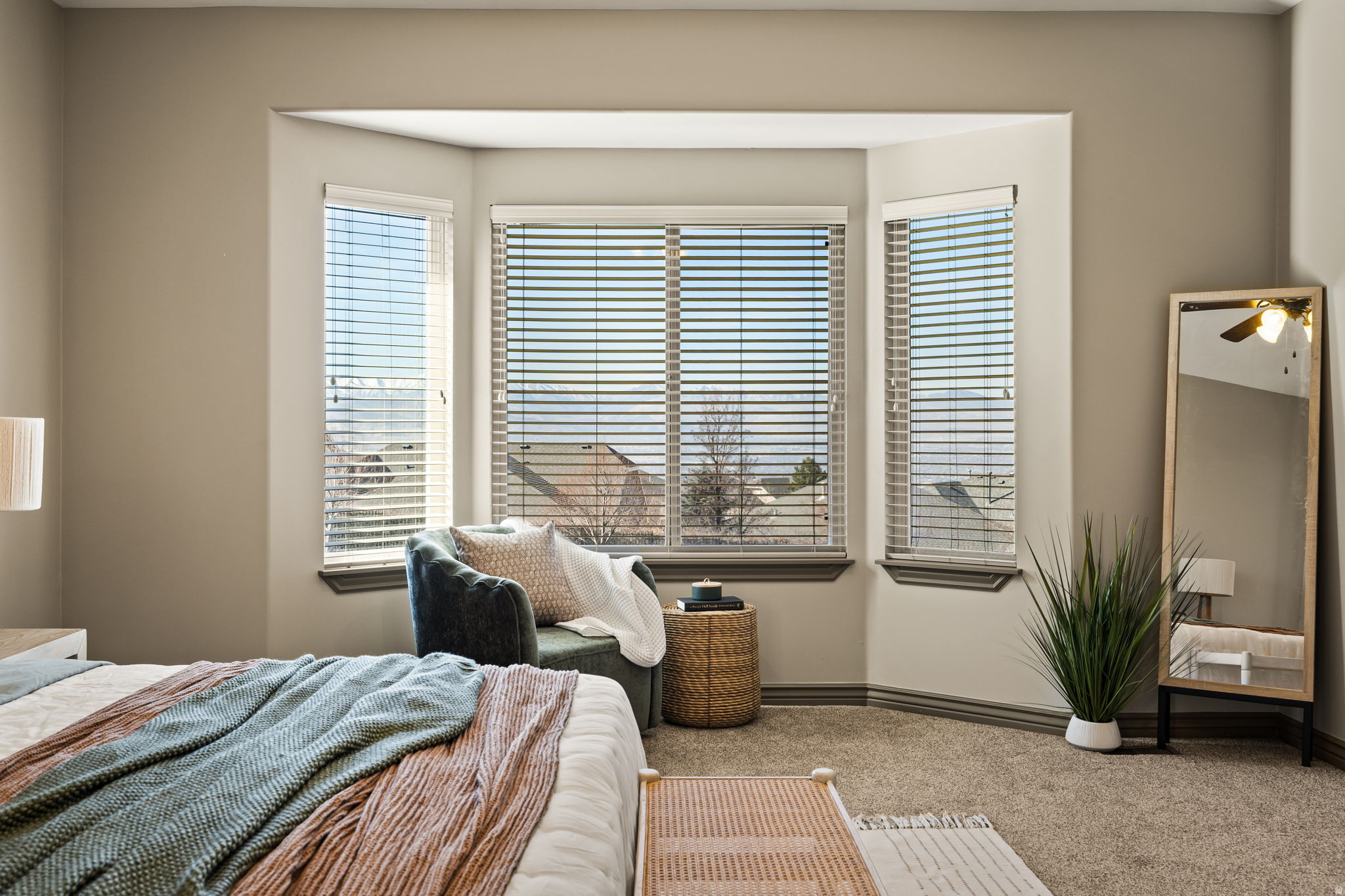 CORNER CANYON - Residential