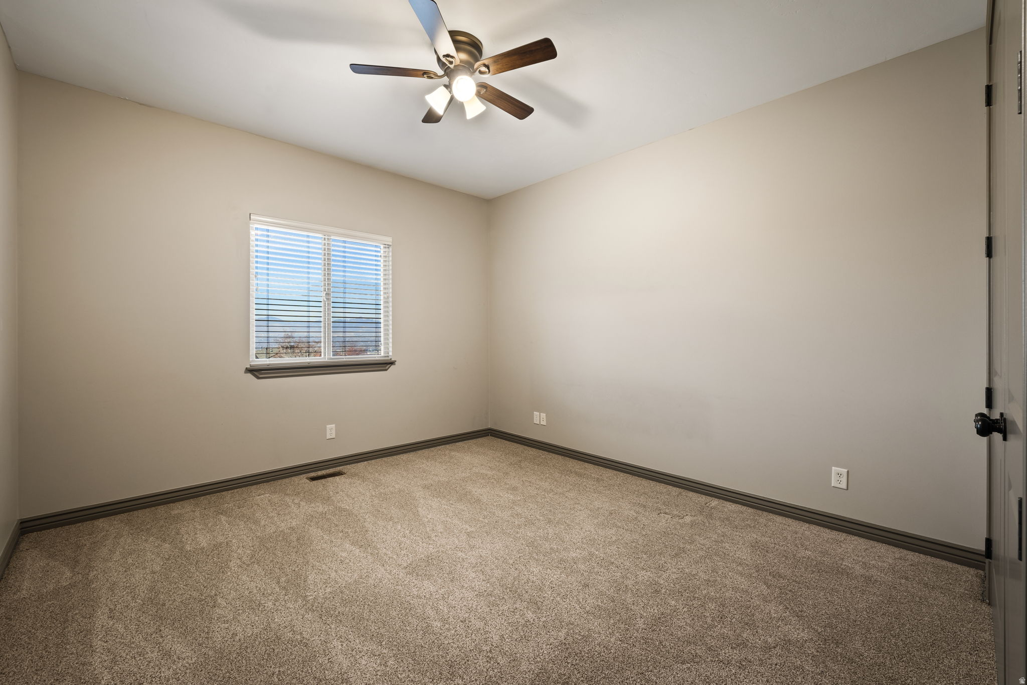 CORNER CANYON - Residential