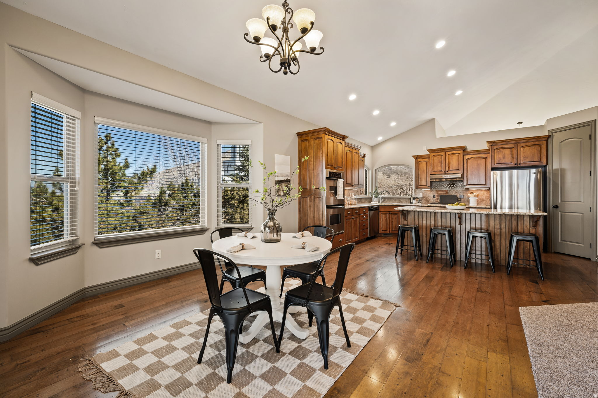 CORNER CANYON - Residential