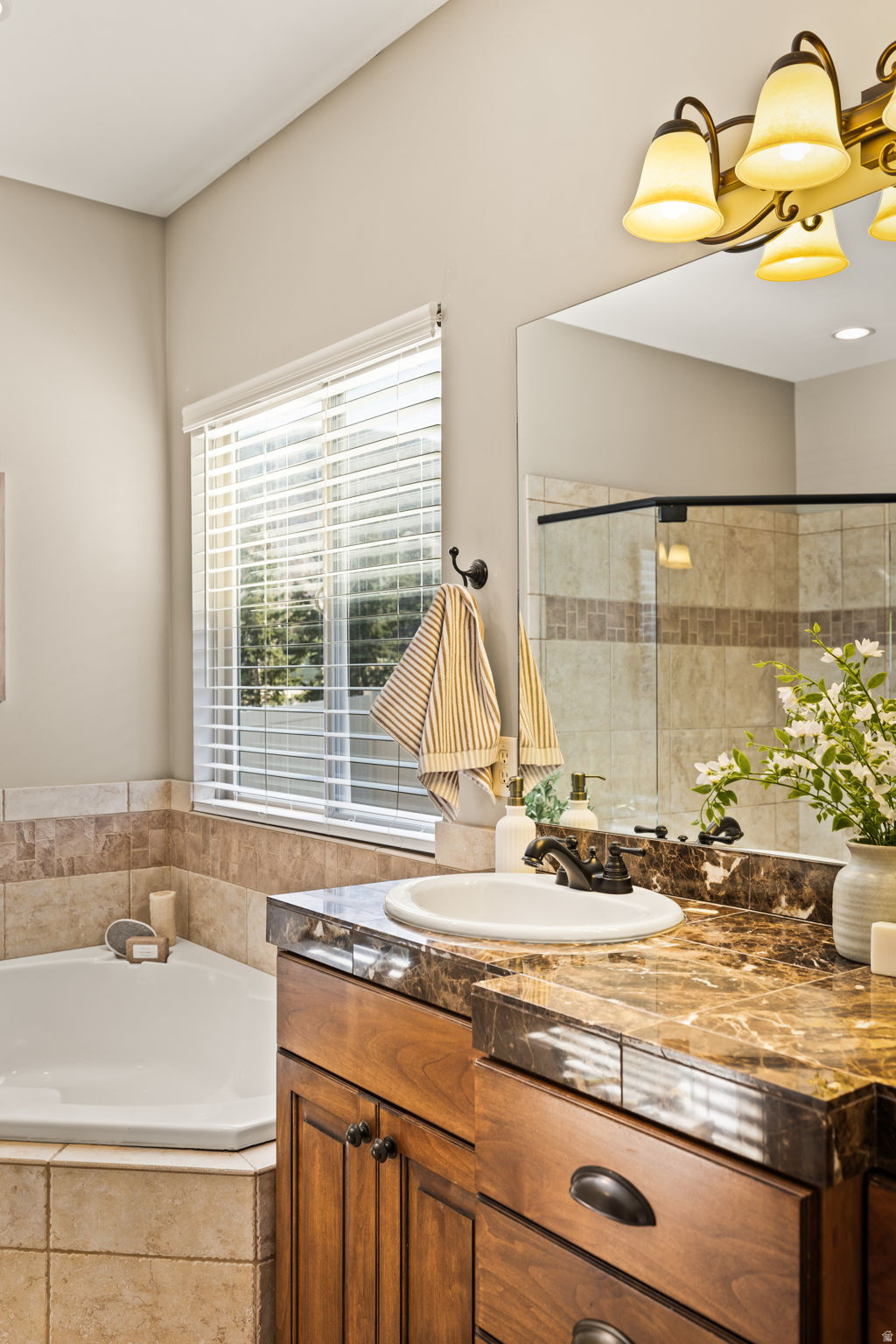 CORNER CANYON - Residential