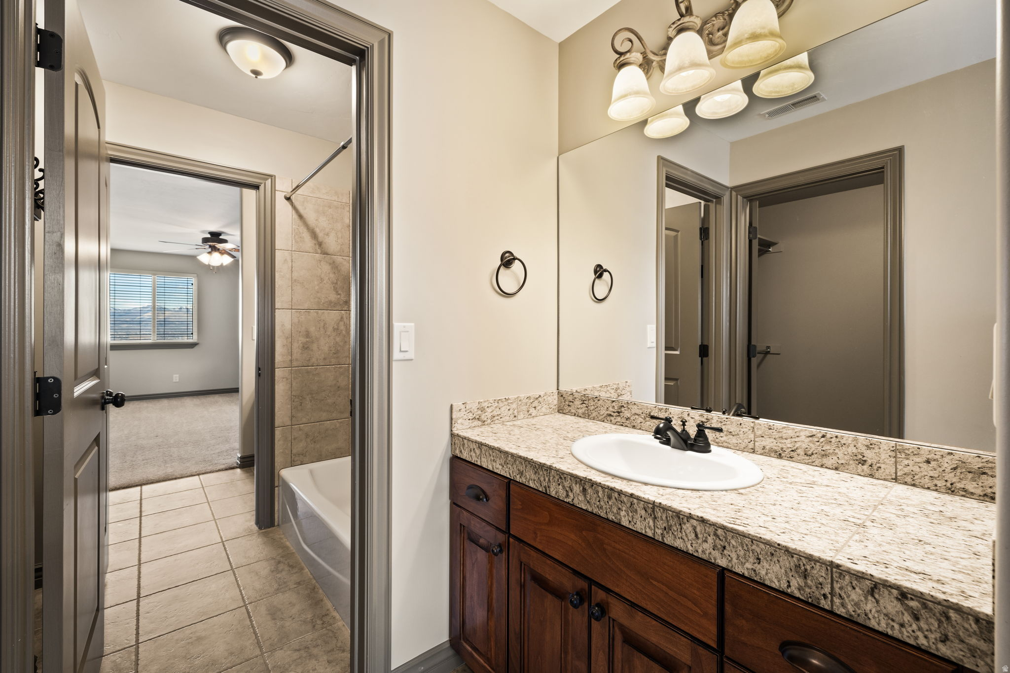 CORNER CANYON - Residential