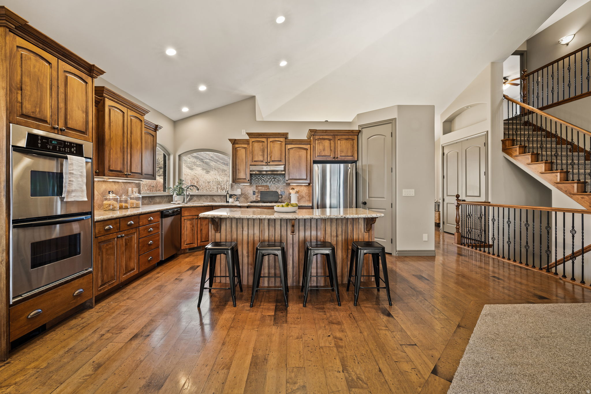 CORNER CANYON - Residential