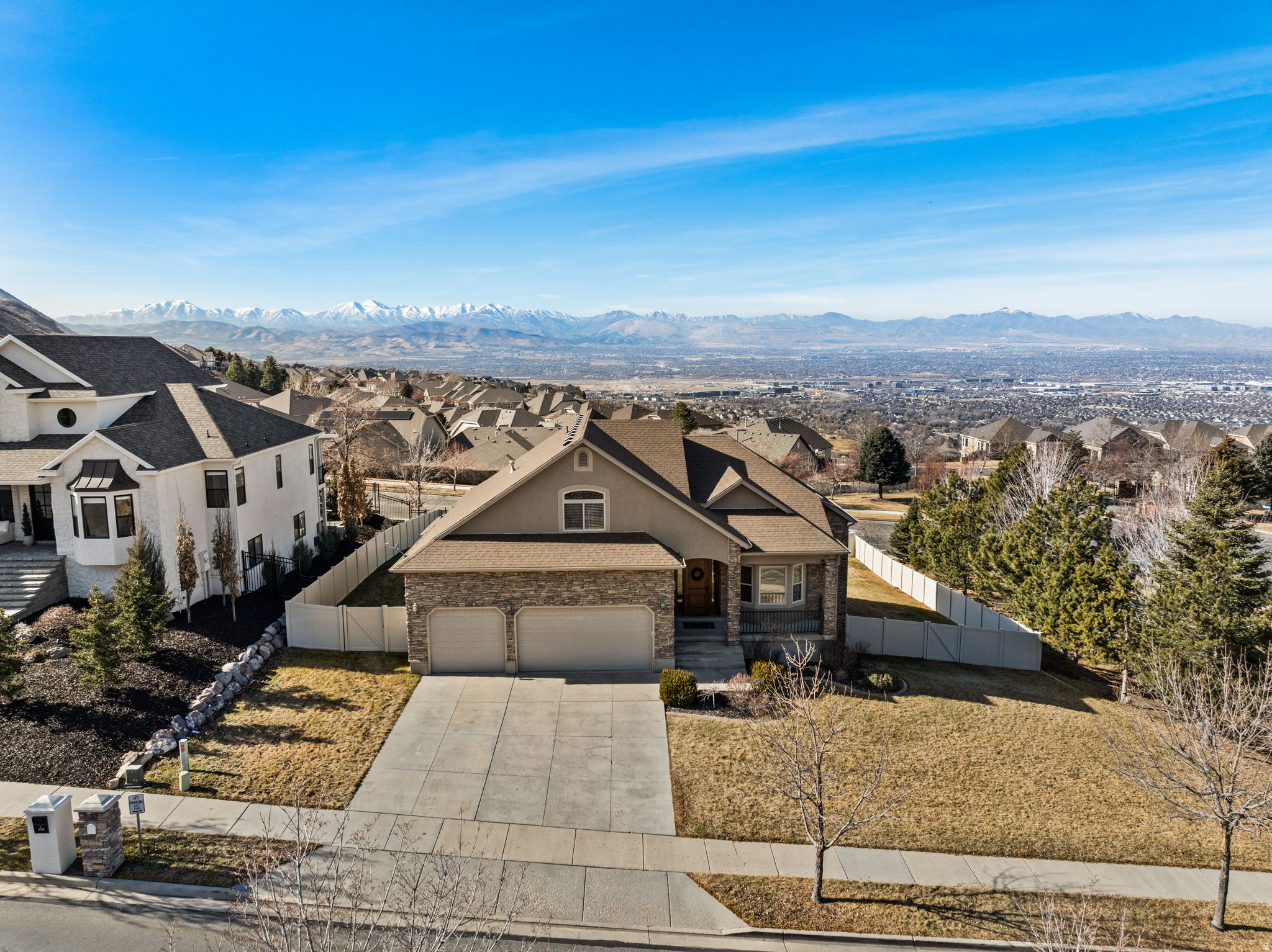 CORNER CANYON - Residential