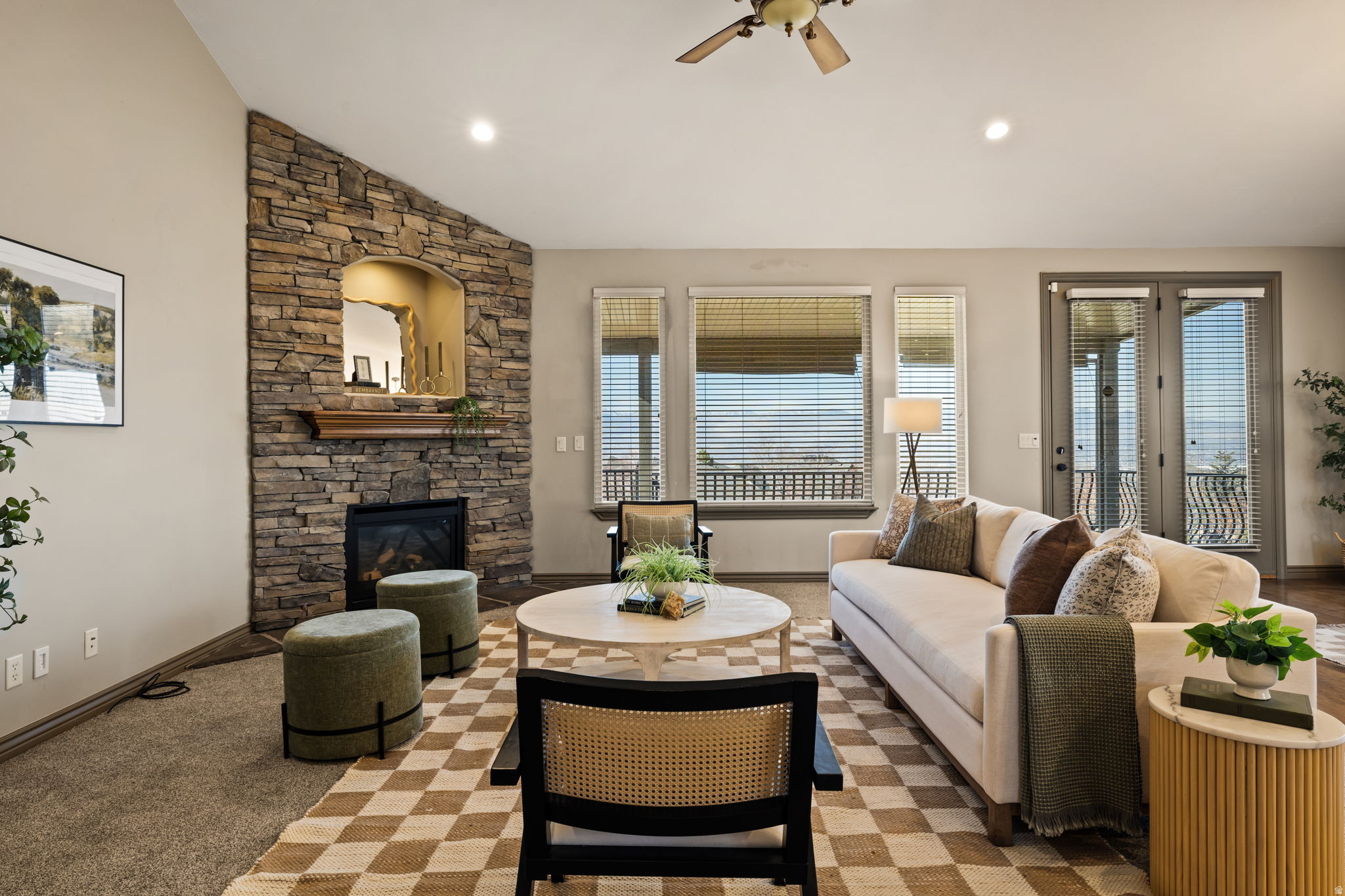 CORNER CANYON - Residential