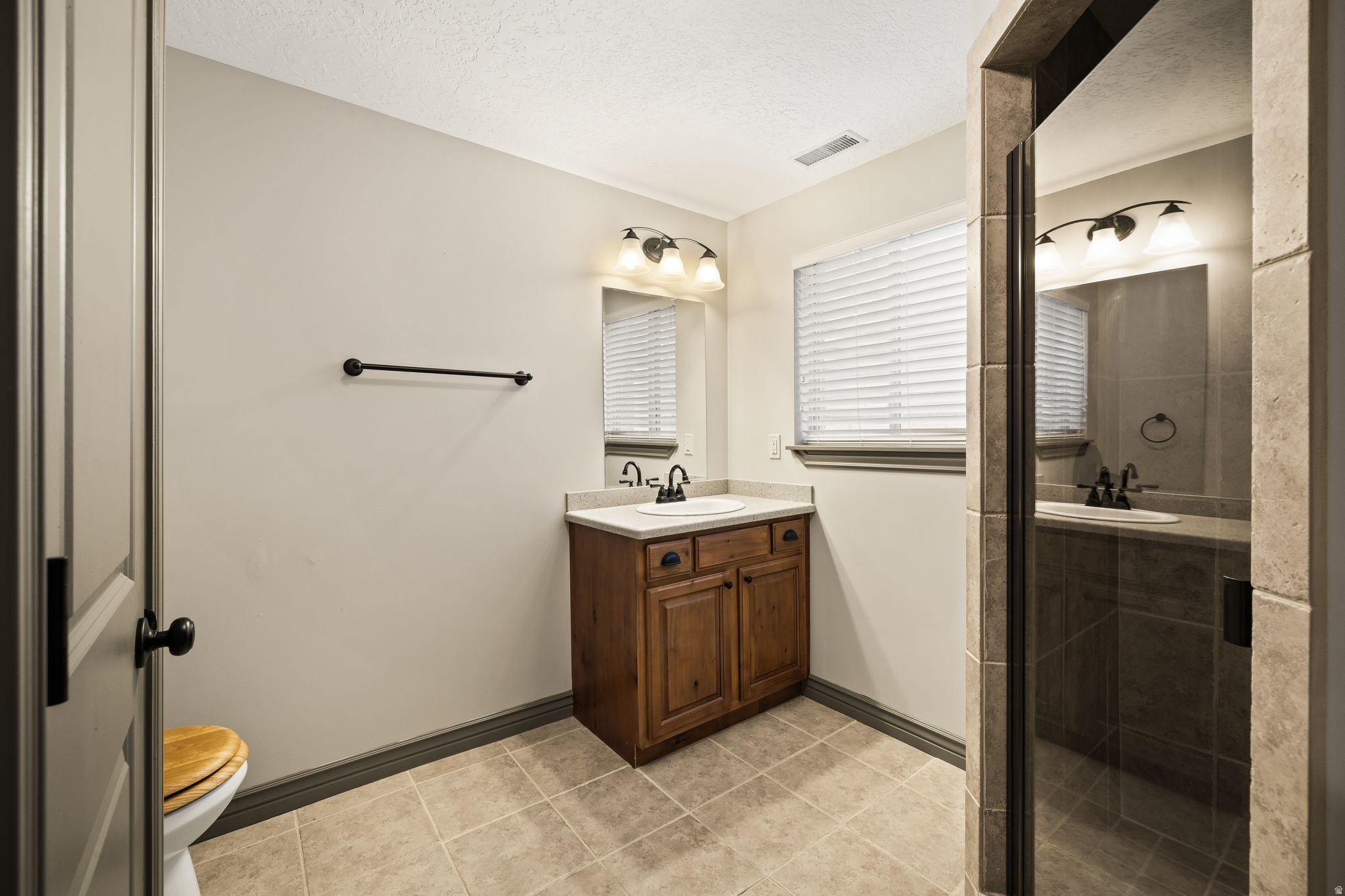 CORNER CANYON - Residential