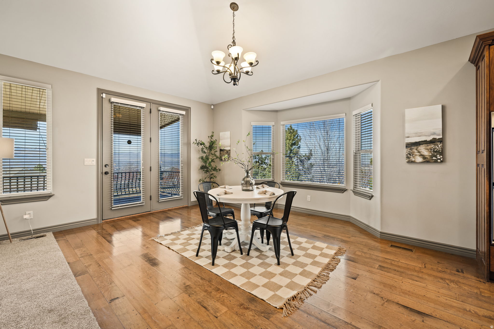 CORNER CANYON - Residential